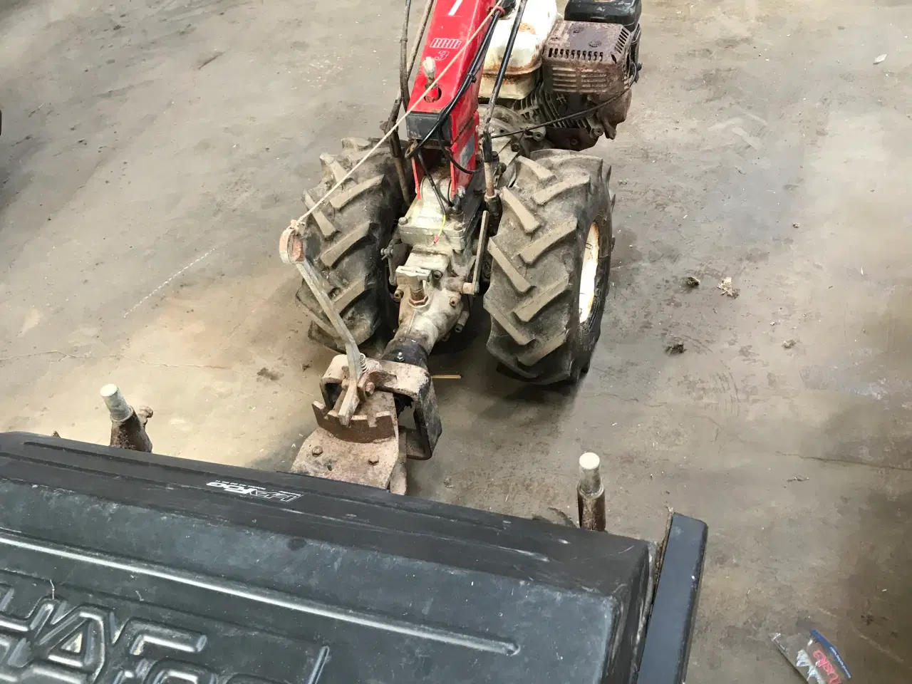 Billede 2 - NIBBI brik 3 fejemaskine frem og bak næsten ny kos