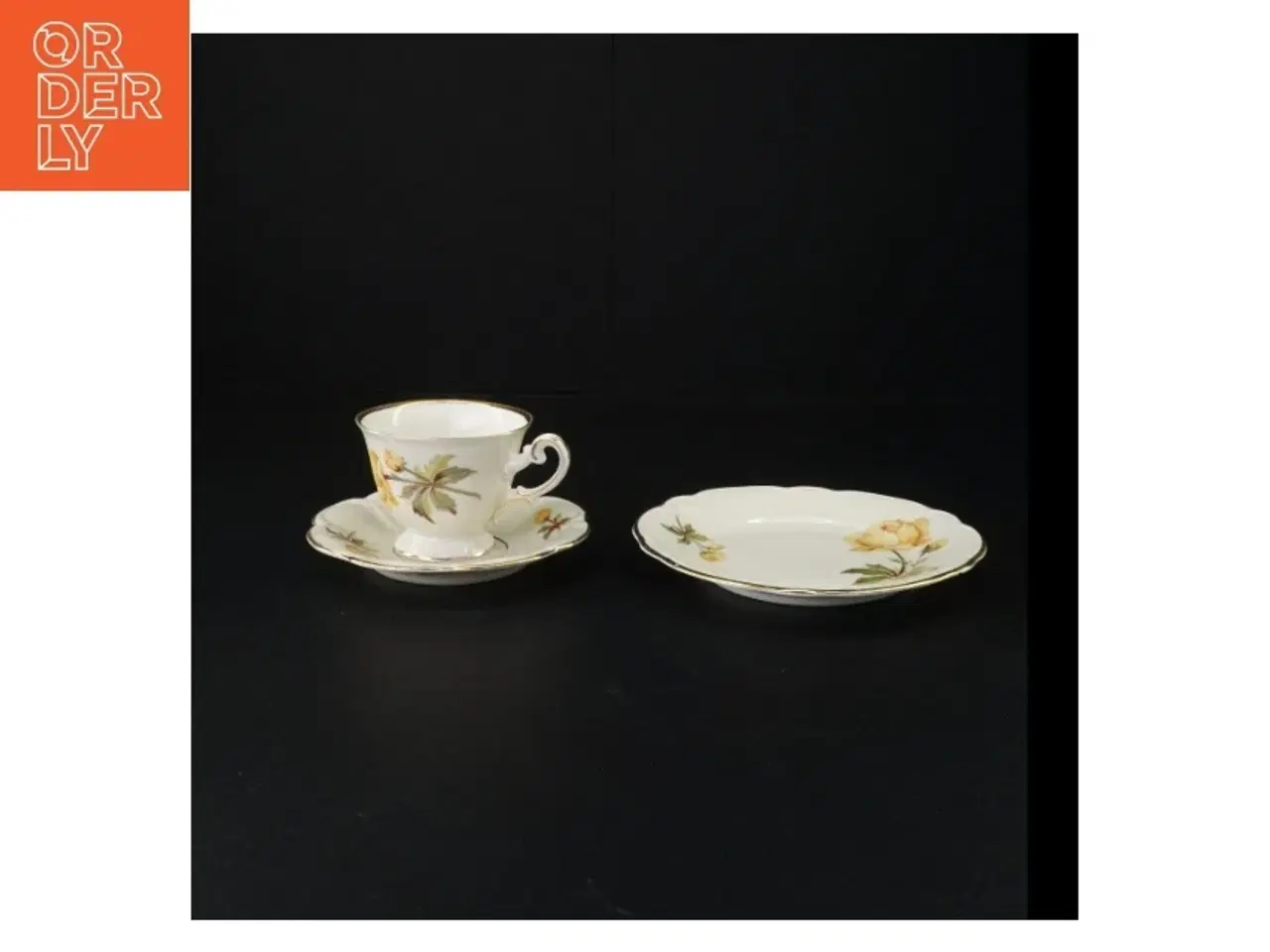 Billede 1 - Porcelænskop og -underkop med blomstermotiv fra Antoinette (str. 16 x 9 cm)