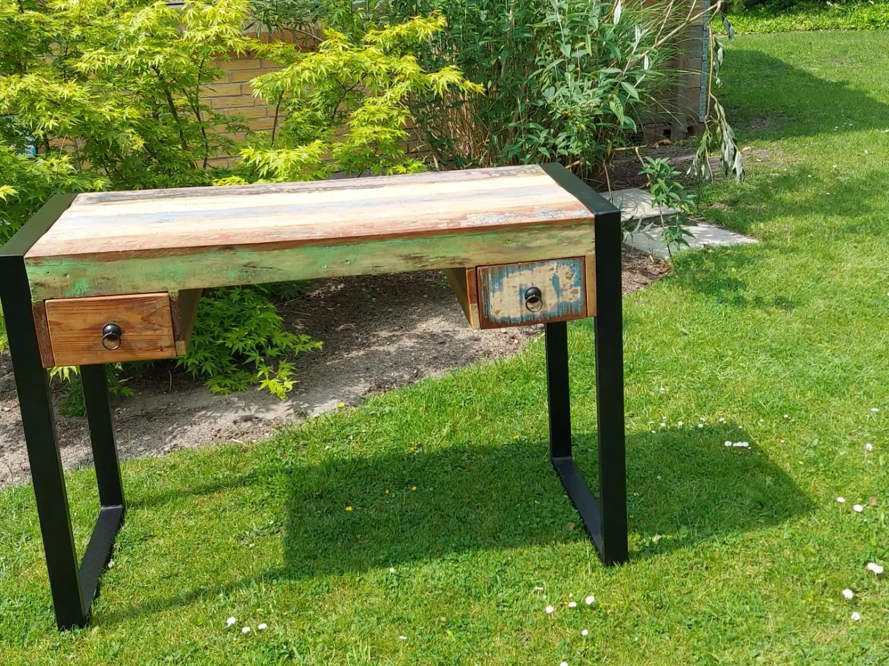 Billede 1 - Skrivebord i massivt genbrugstræ