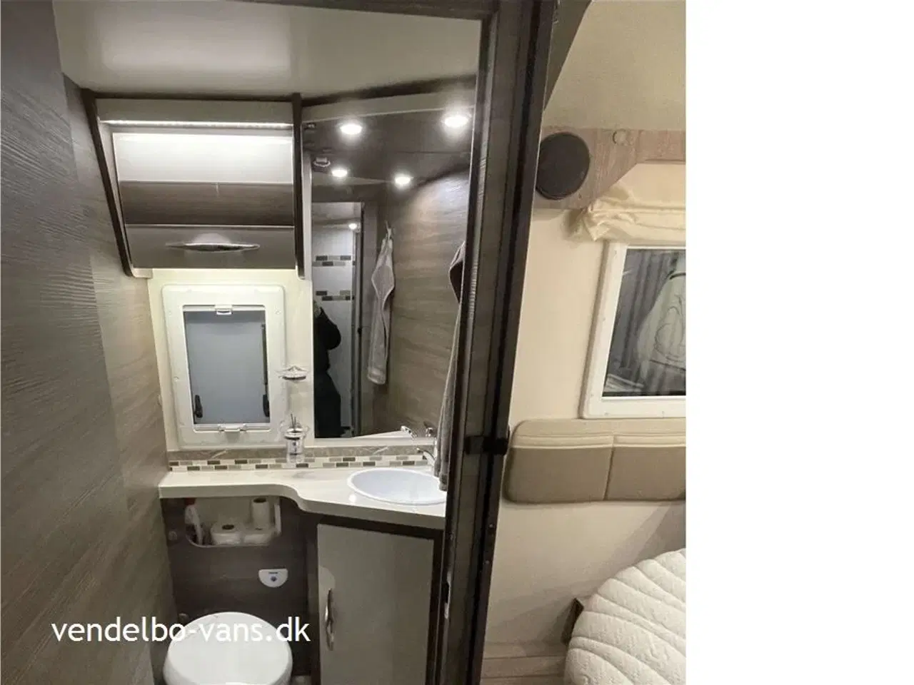 Billede 13 - 2021 - McLouis Nevis 879 G Matic   Højdejusterbar dobbeltseng i bag - stor garage - 160 HK automatgear