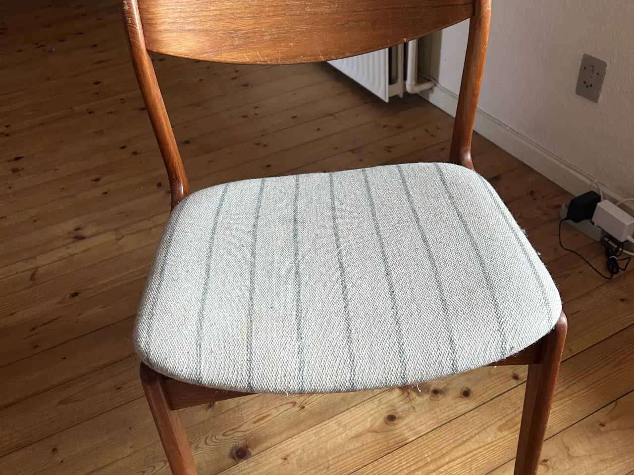 Billede 5 - Retro Spisebord i teak med 6 stole