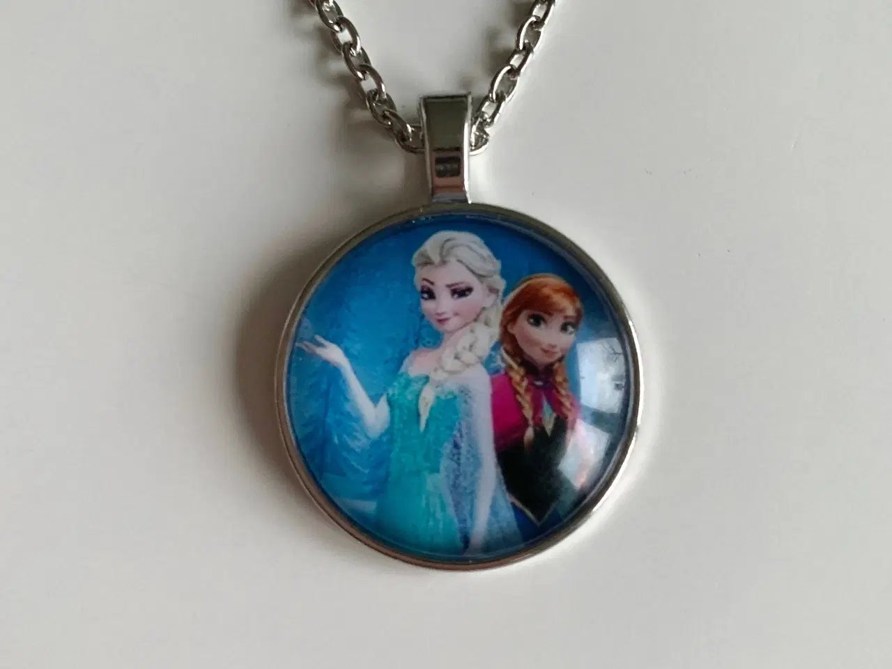 Billede 5 - Frost halskæde med Elsa og Anna fra Frost