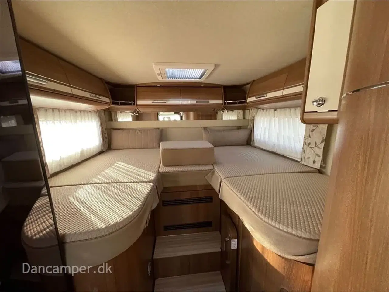 Billede 4 - 2018 - Carthago tourer I 143 LE Helintegreret luksuscamper, Enkeltsenge og sænkeseng, 150Hk Aut. Sælges for kunde.