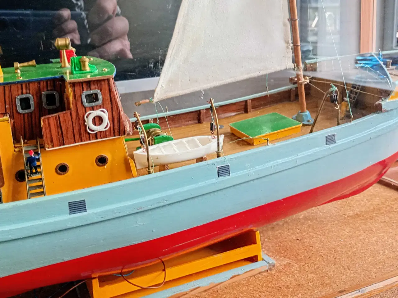 Billede 5 - Gammel model fiskekutter i montre 