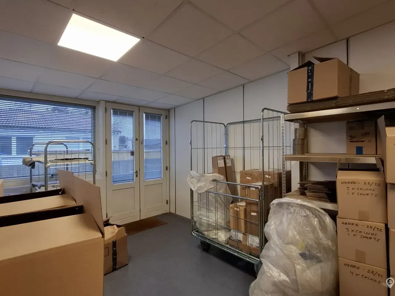 Billede 17 - Butik. Klinik, Showroom, Lager - med Læsserampe Køkken, toiletter.