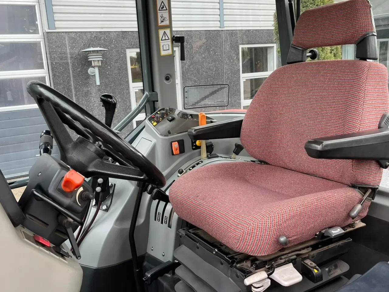 Billede 4 - Massey Ferguson 4255 Meget velholdt traktor med Quicke 640 frontlæsser