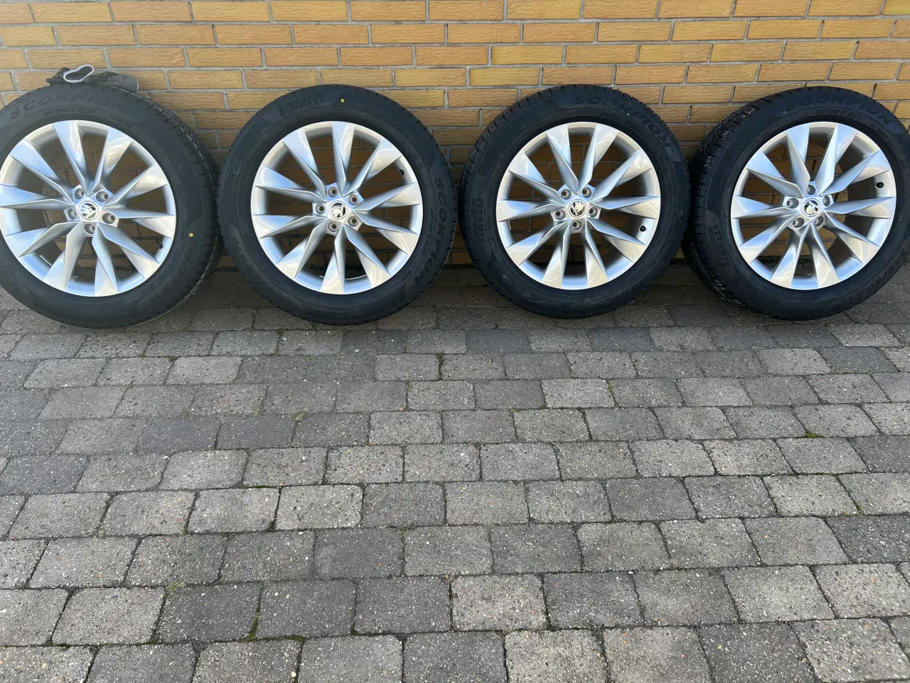 Billede 2 - 19" org. Skoda Enyaq vinterhjul