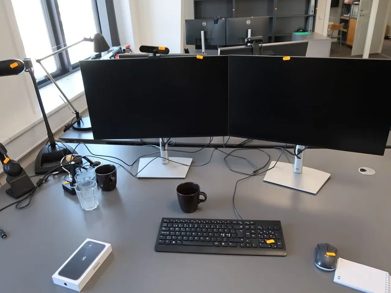 Billede 1 - 2 stk. computerskærme DELL P2725H, tastatur, mus, dockingstation, headset