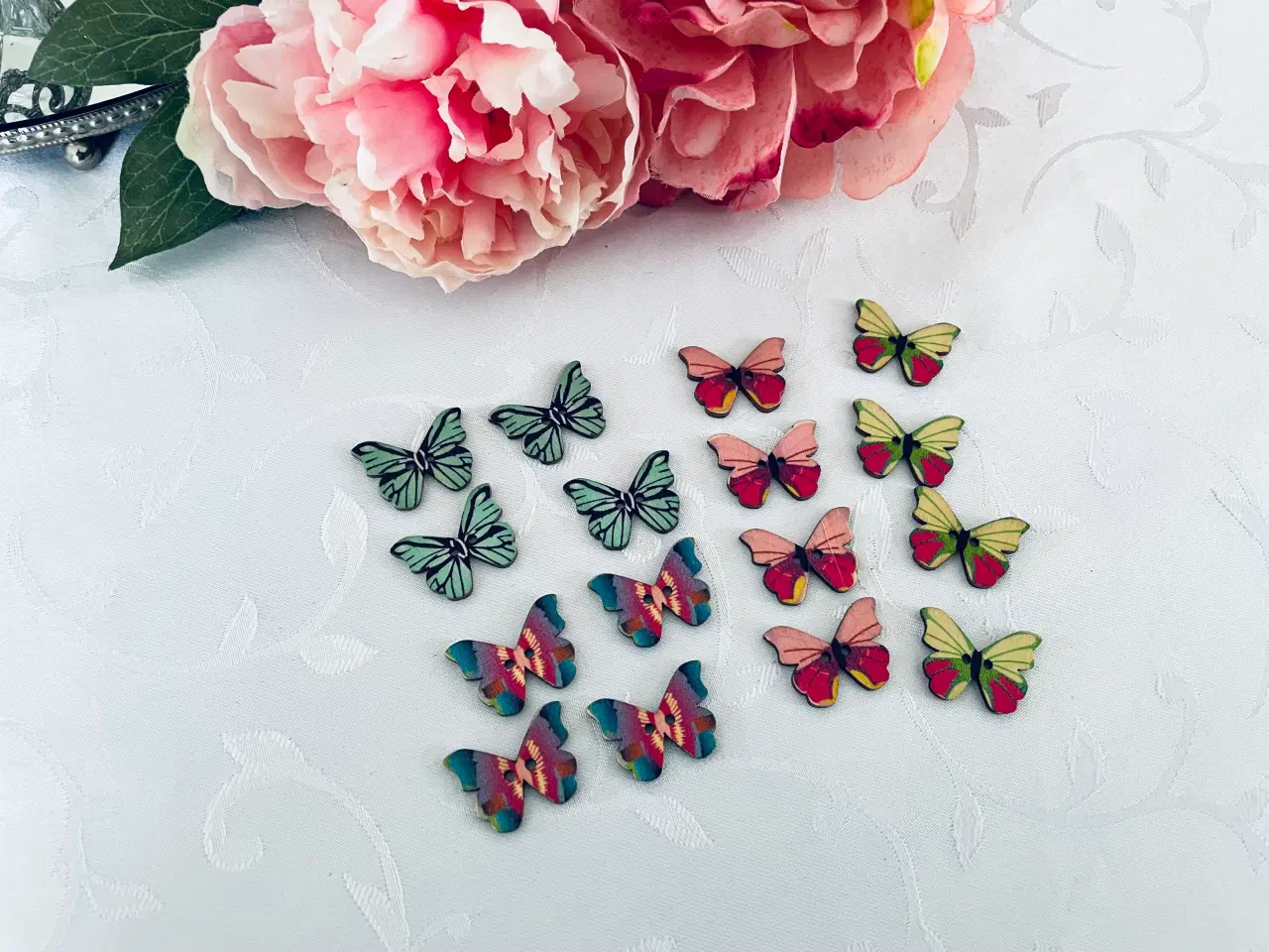 Billede 5 - Sommerfugle knapper i træ