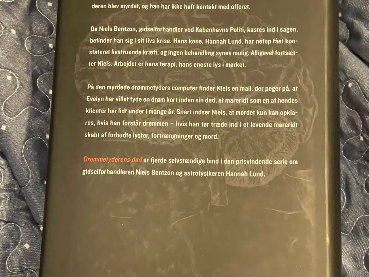 Billede 2 - Drømme tyderens død Af A.J. Kazinski