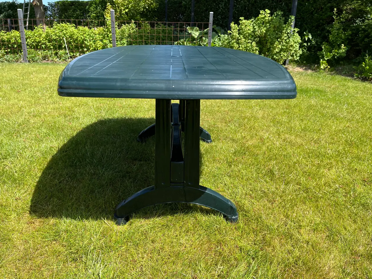 Billede 1 - Havebord i plast 