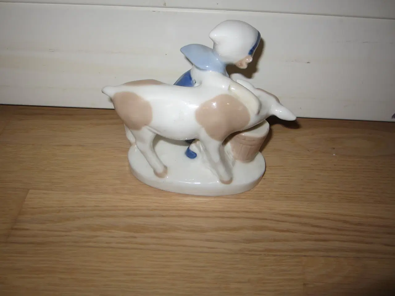 Billede 2 - 2 skønne tyske figurer med saksen pr stk 50kr