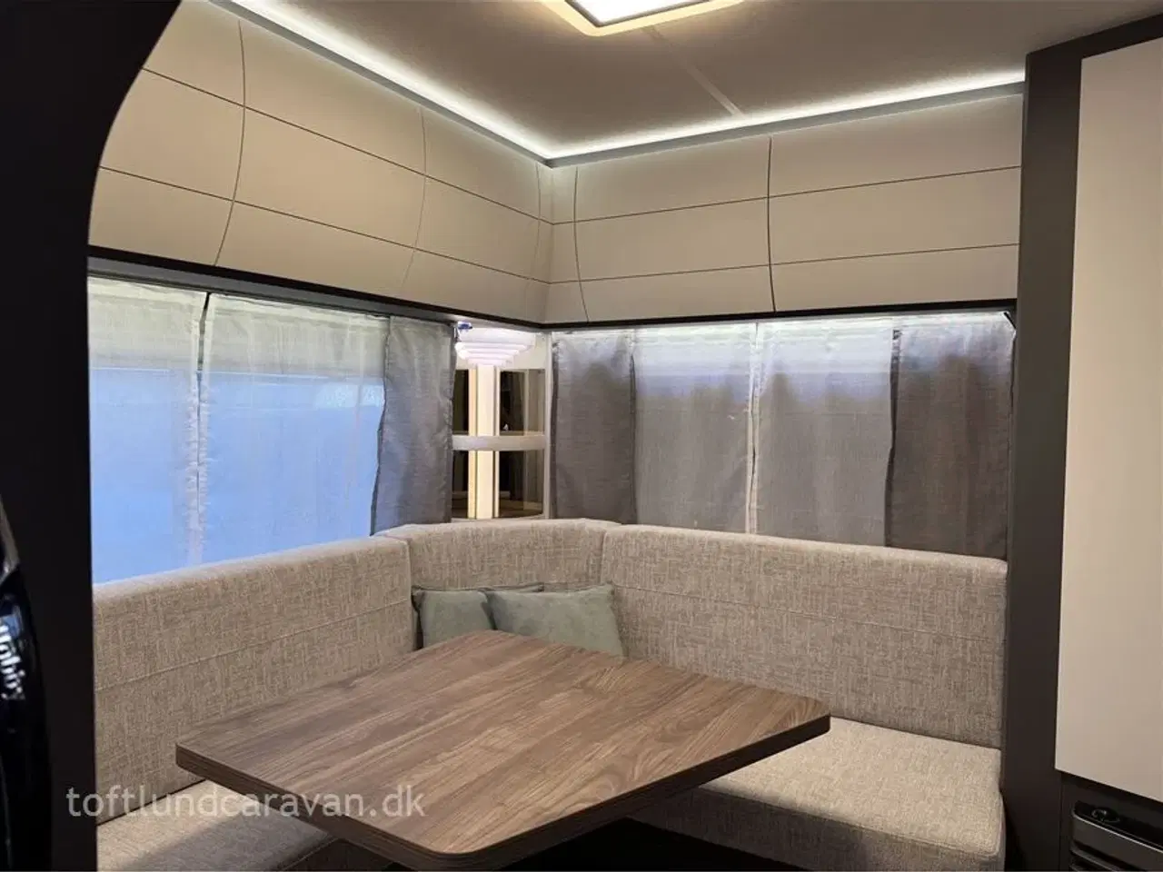 Billede 4 - 2026 - Hobby Excellent Edition 495 UL   Mest populære vogn med enkeltsenge. NY 2026 MODEL, NU PÅ LAGER.