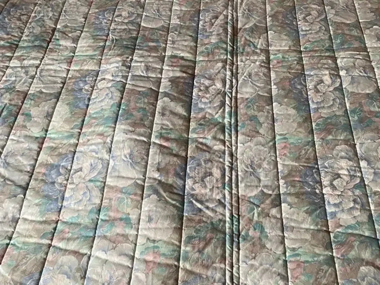 Billede 2 - Skræddersyet quiltet sengetæppe