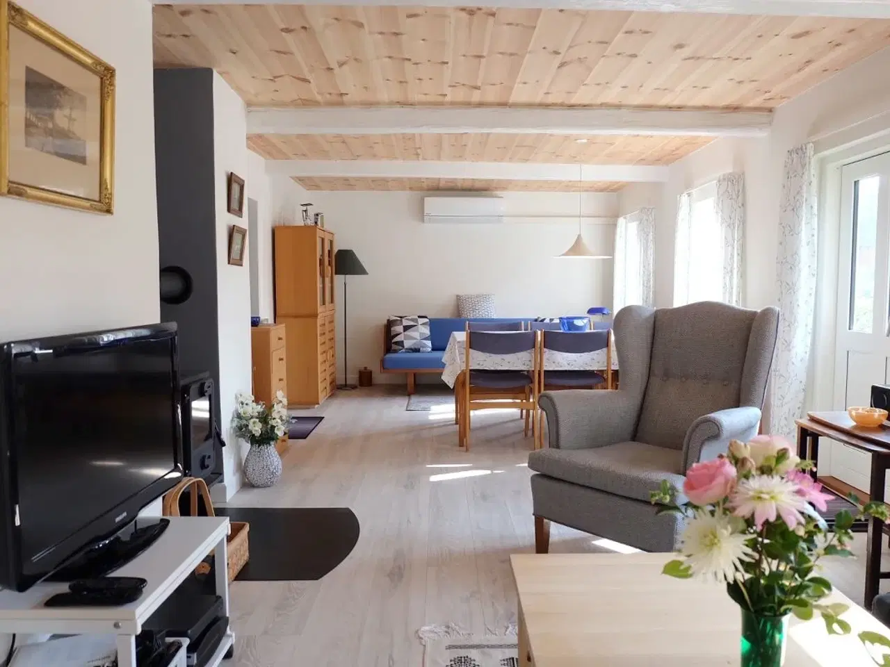 Billede 2 - Hyggeligt, autentisk og nyrenoveret bondehus med str�tag og stor have i rolige omgivelser.