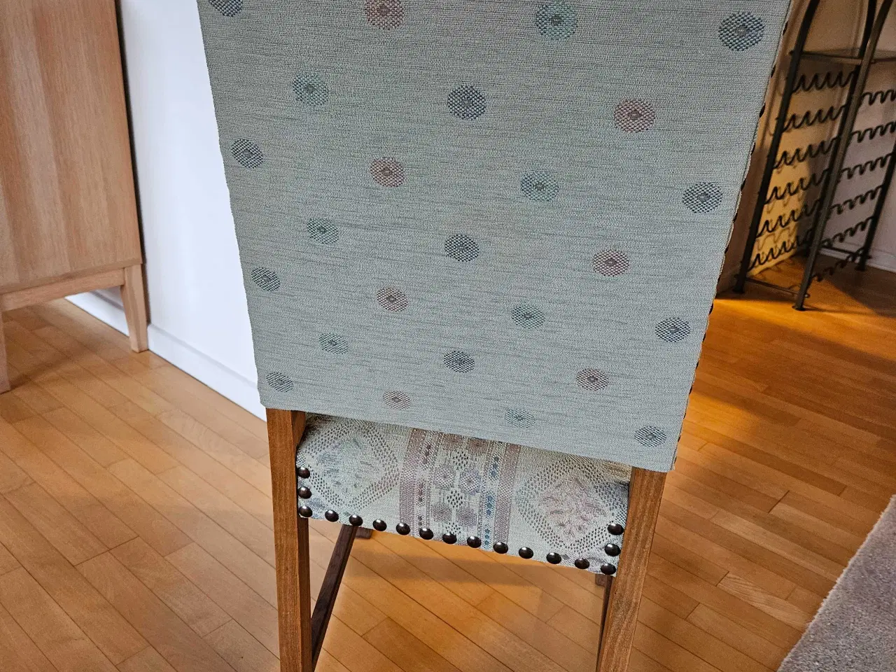 Billede 5 - Antikt spisebord og stole i massiv eg