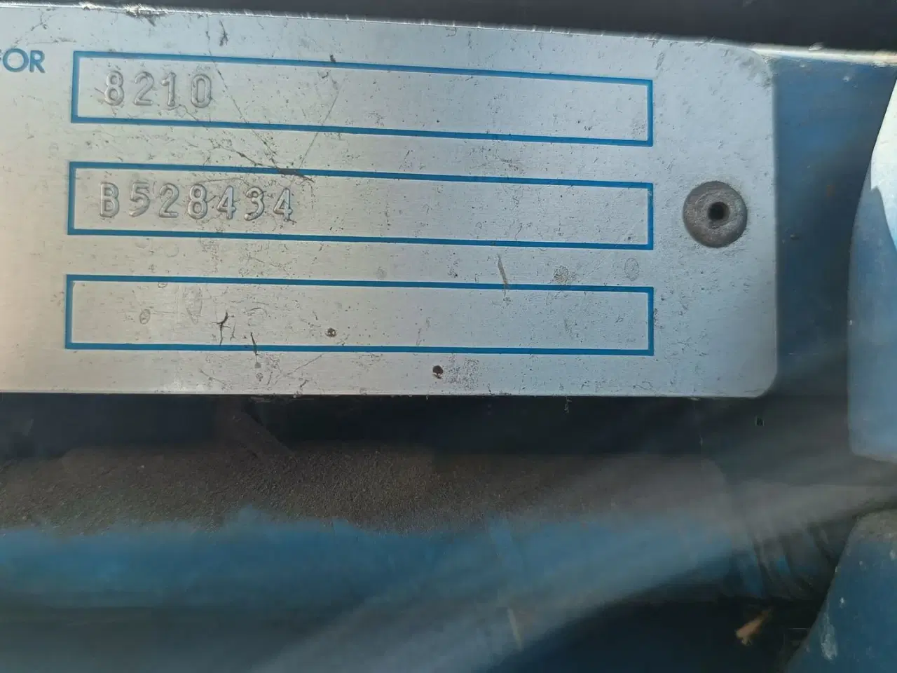 Billede 16 - Ford 8210 med frontlæsser