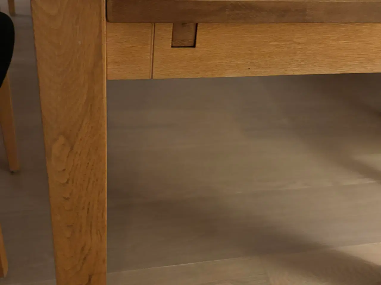 Billede 1 - Spisebord i egetræ