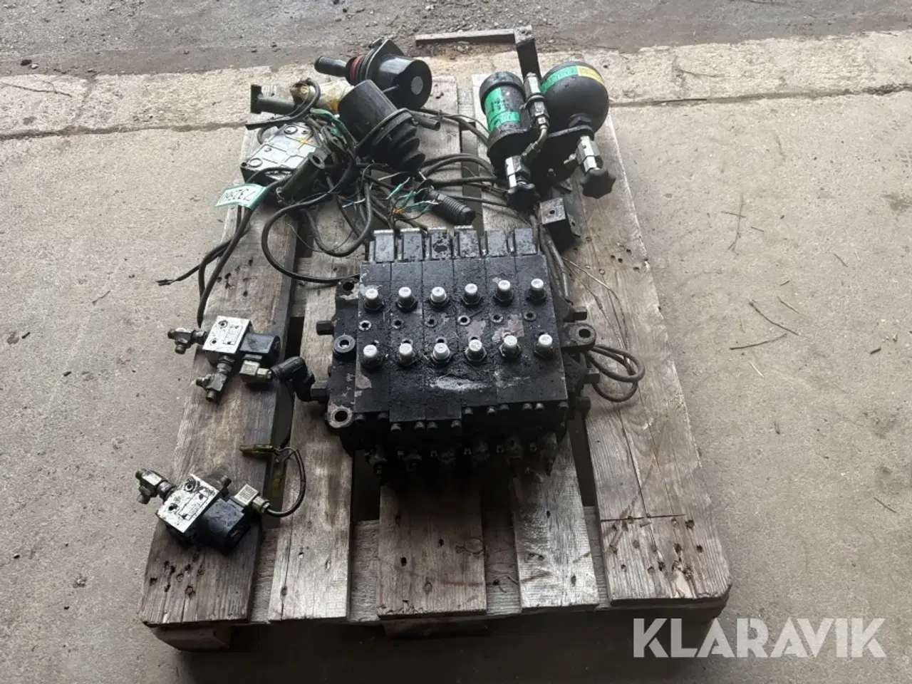 Billede 5 - Hydraulikblok Danfoss 6x2 +2 med 2 joystick