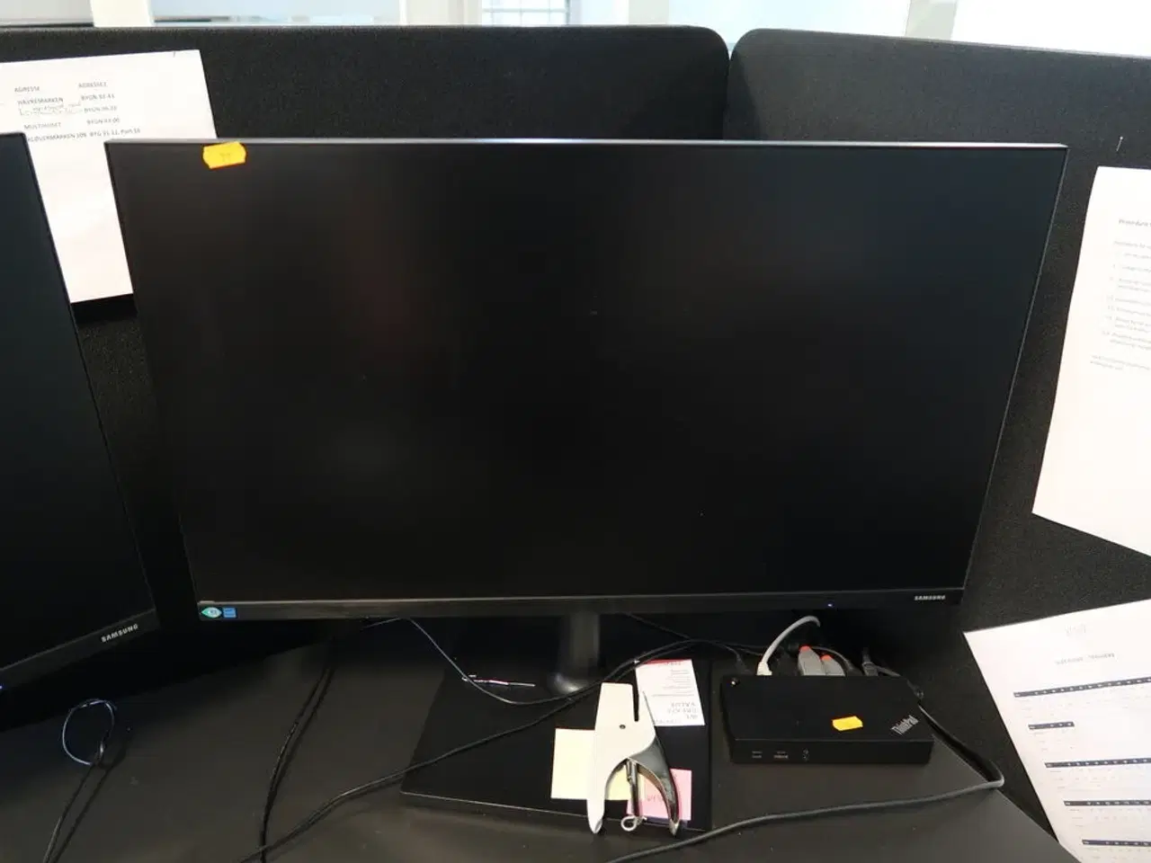 Billede 4 - 2 stk. computerskærme SAMSUNG F27T450FQR med tastatur og rollermouse