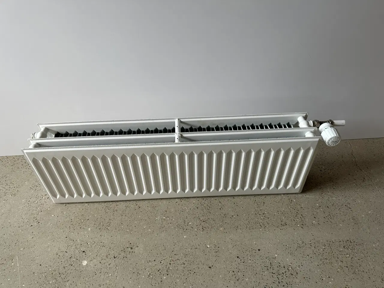 Billede 1 - Thor radiator med danfoss termostat ra 2990, 1000 x 150 x 300mm, hvid