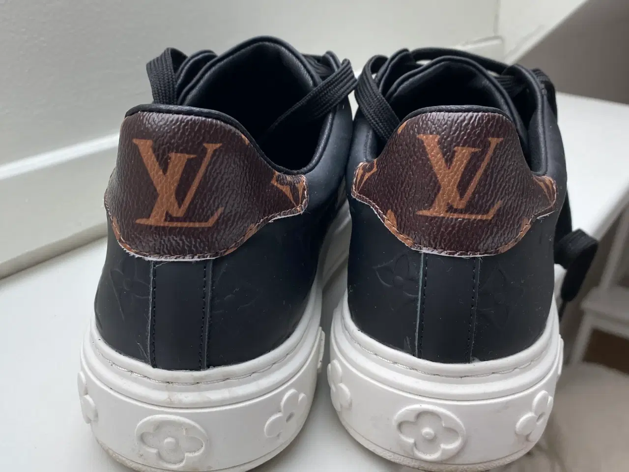 Billede 4 - Flotte LV sneakers