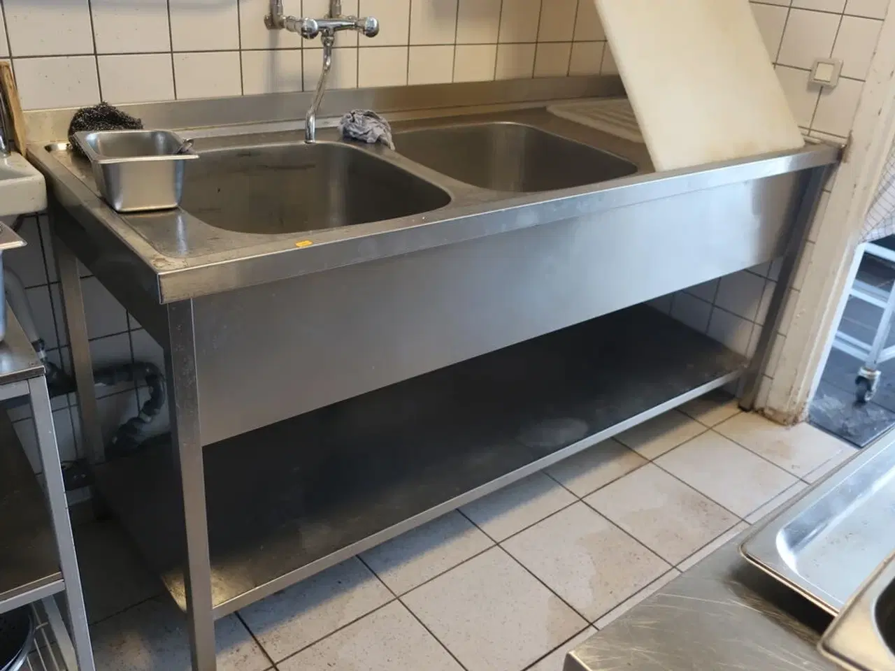 Billede 1 - Dobbelt vaskebord uden armatur