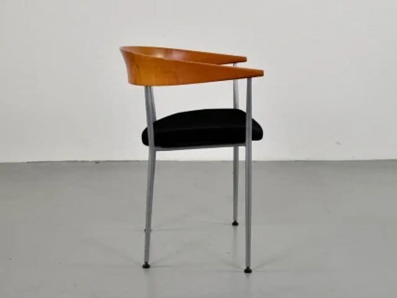 Billede 2 - Efg bondo dialog konferencestol med sort polstret sæde, grå stel, kirsebærryg/armlæn