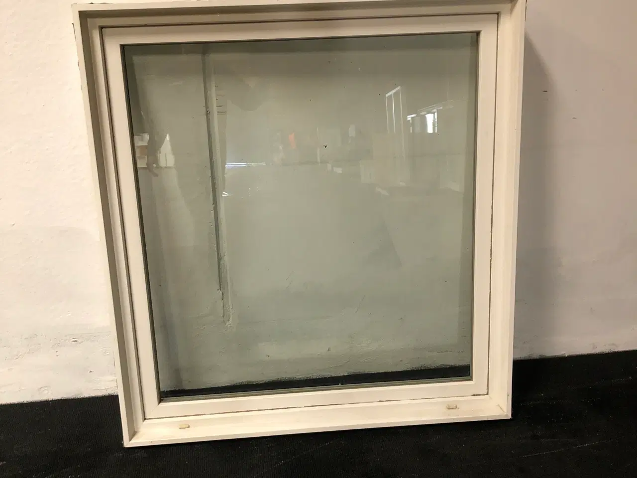 Billede 1 - Dreje-kip vindue i pvc 1300x120x1390 mm, højrehængt, hvid