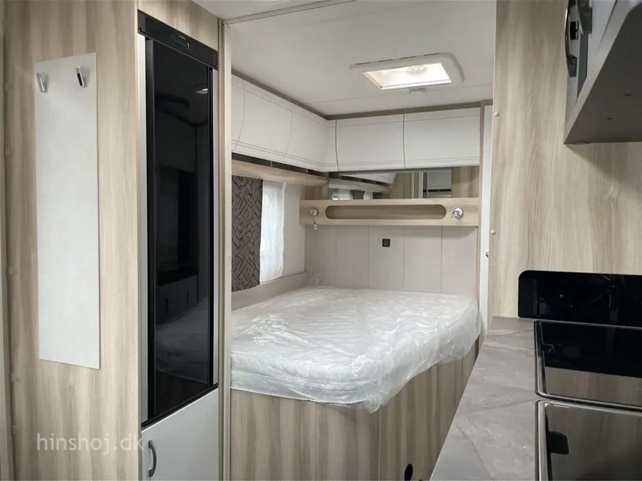 Billede 4 - 2024 - Hobby De Luxe 495 WFB   Dejlig vogn med stort toiletrum med brus fra Hinshøj Caravan A/S