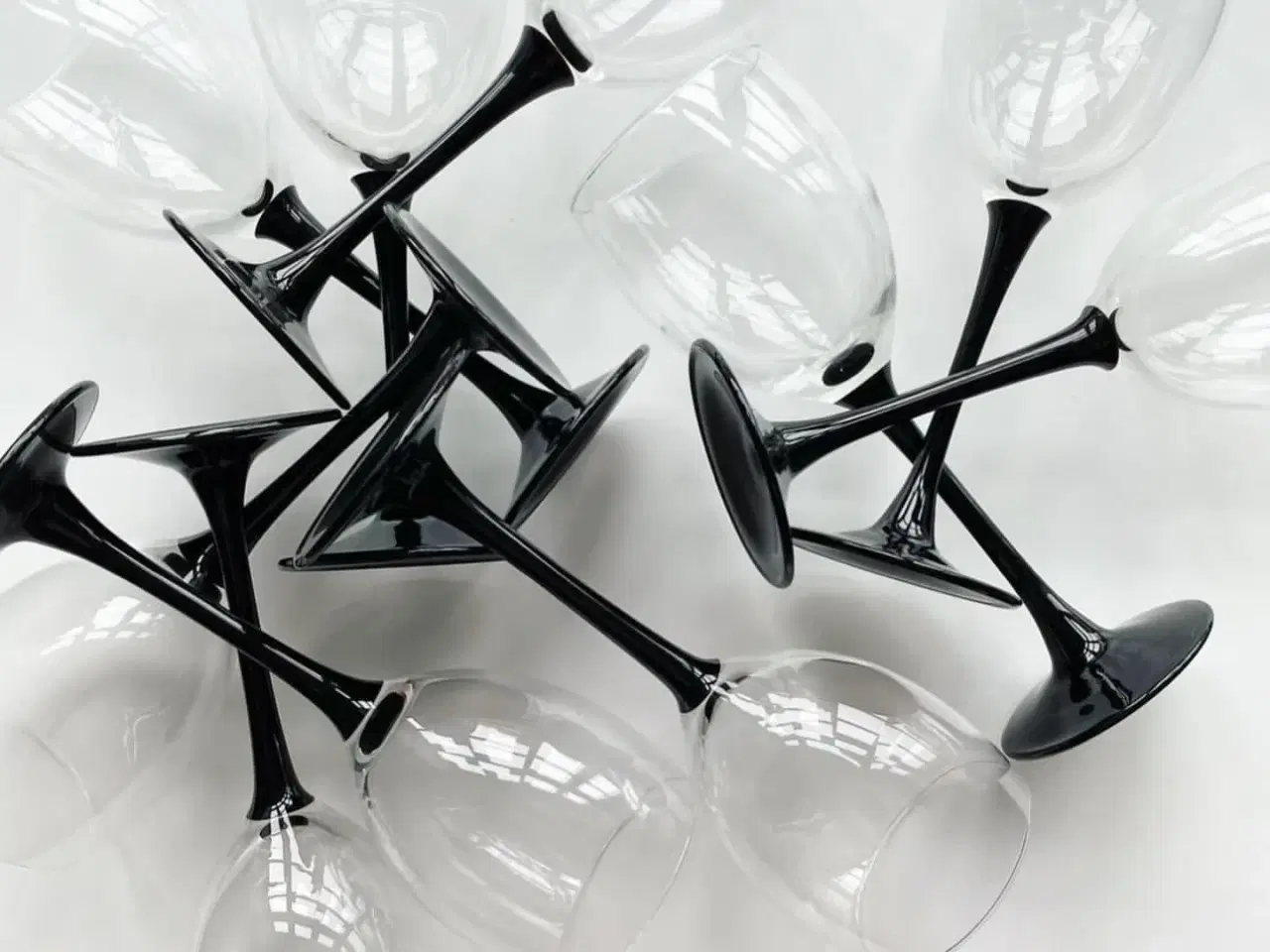 Billede 2 - Luminarc vinglas m sort stilk, 20 cm, pr stk