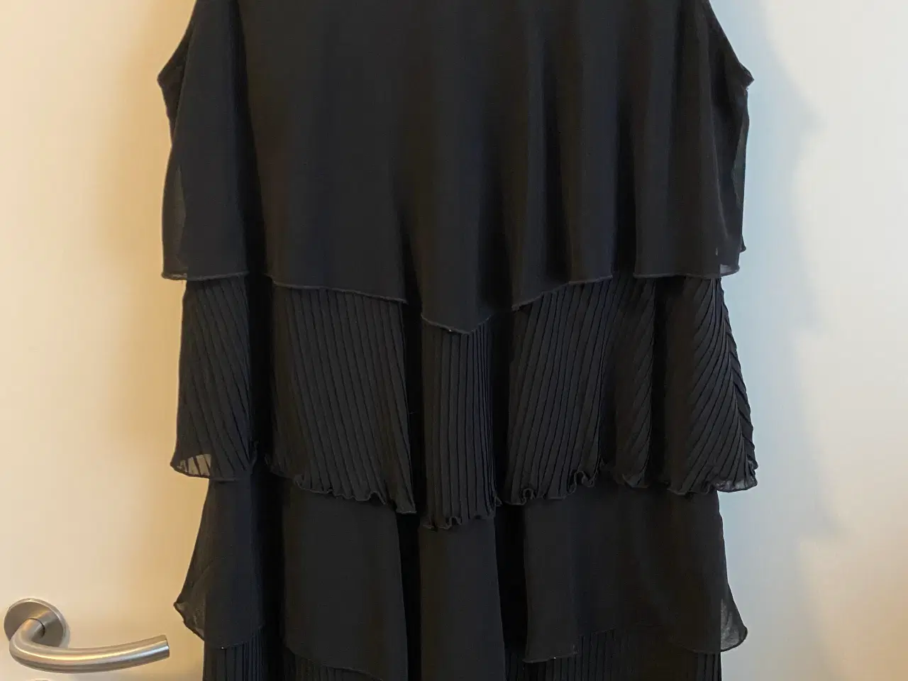 Billede 1 - Kort sort kjole