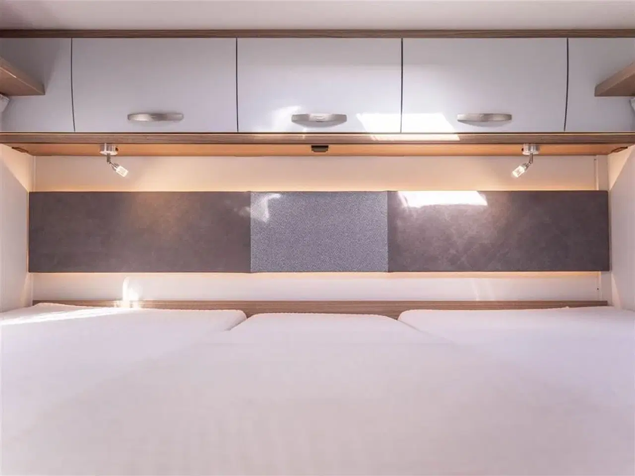 Billede 9 - 2021 - Carado I 338 Aut.   Topudstyret Helintegreret Carado med automatgear