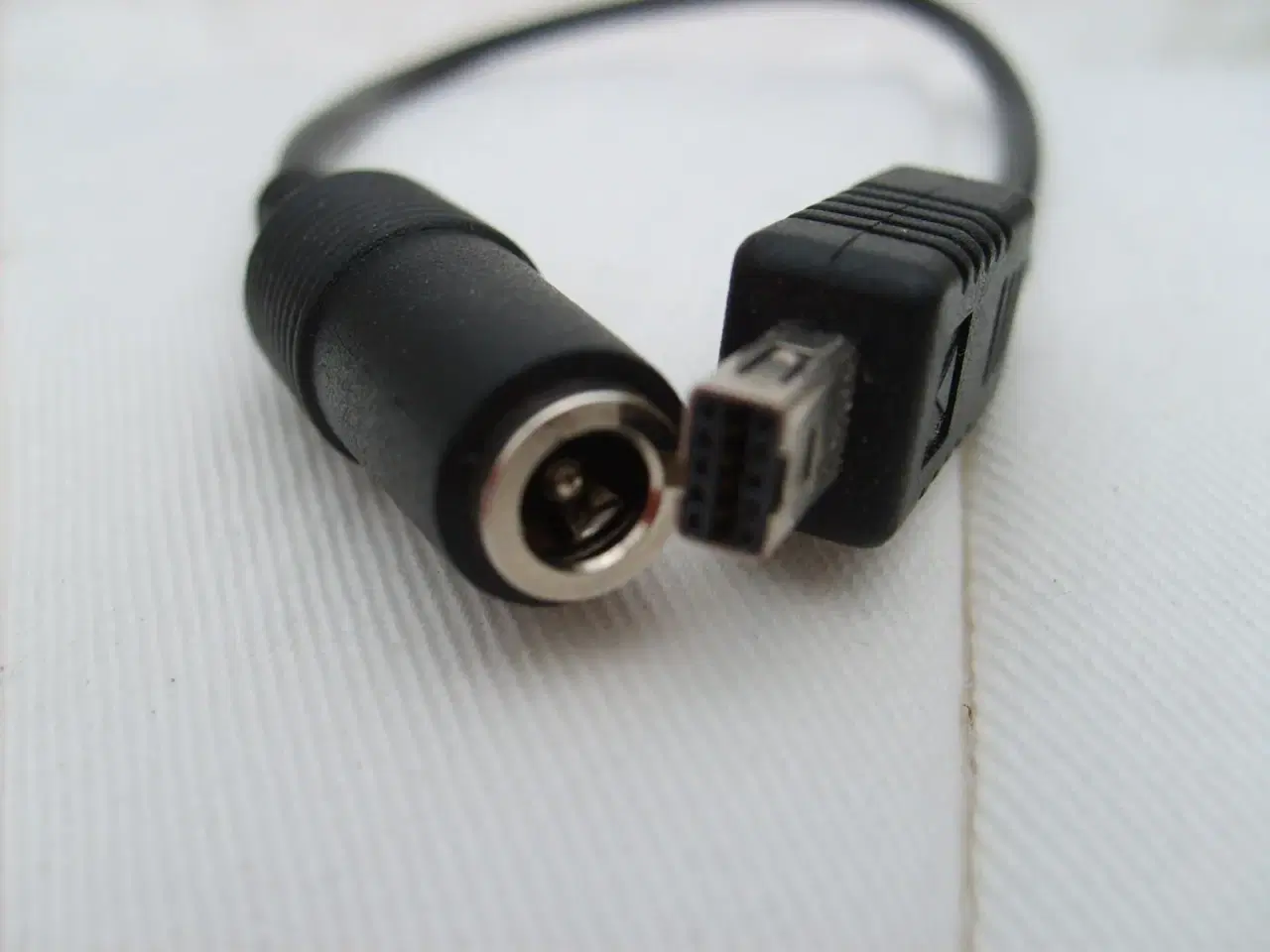 Billede 1 - Adapterkabel DCstik han 4,0 - 1,7mm til 5 PIN stik