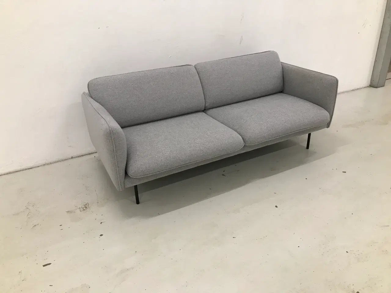 Billede 3 - 2 1/2 Pers.Sofa fra Bolia i lys grå fladvævet stof