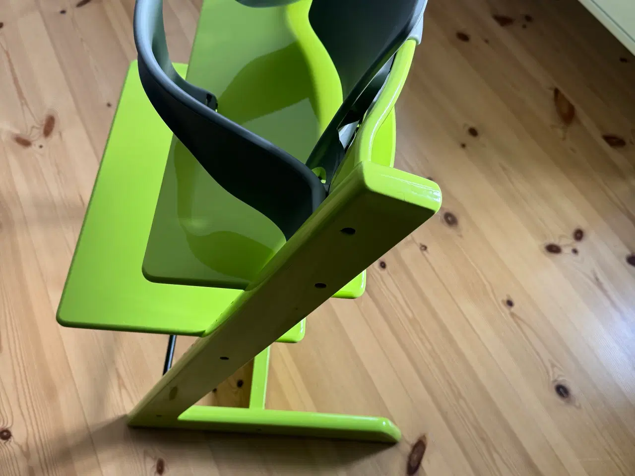 Billede 3 - Stokke trip trap højstol i limegrøn