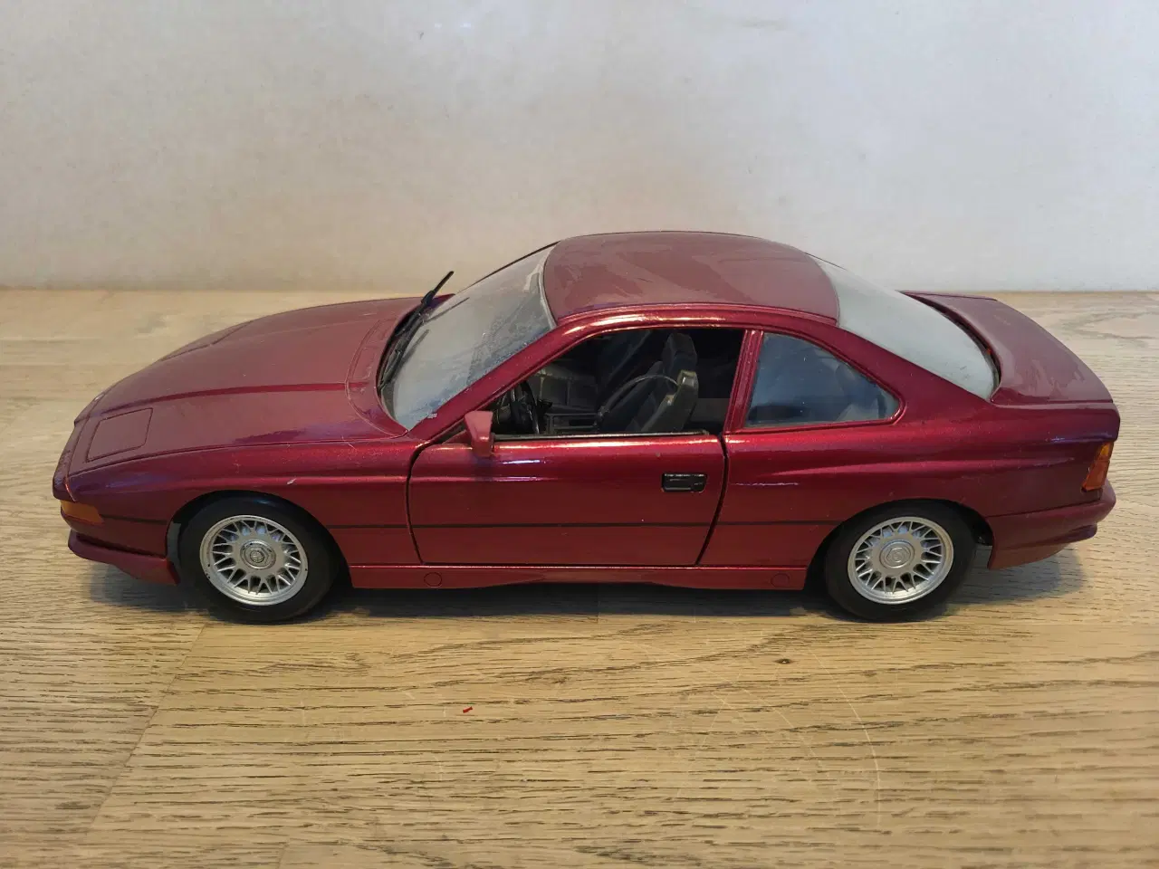 Billede 2 - Modelbil: BMW 850i  Skala 1/18