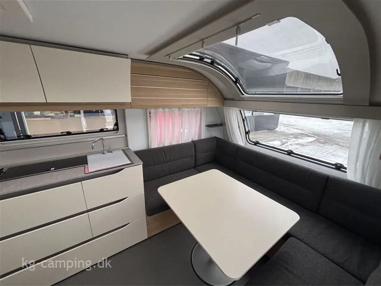 Billede 6 - 2022 - Adria Adora 613 UT Lækker vogn med fritstående dobbeltseng - Mover - Fortelt