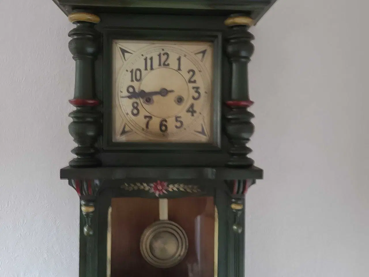 Billede 1 - Gl.stueur , tussegammel !