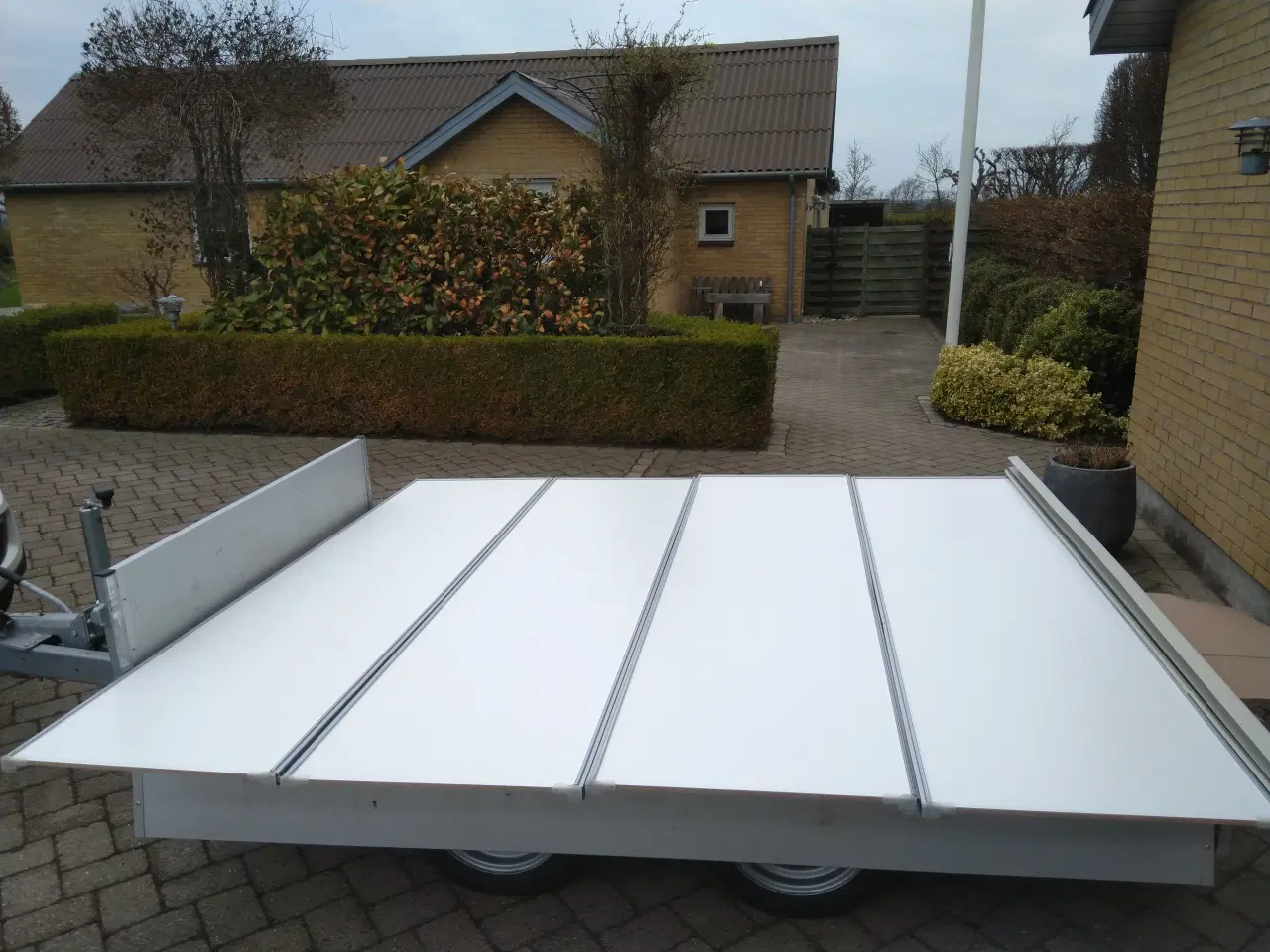 Billede 2 - Garderobe skydedøre i hvid lud