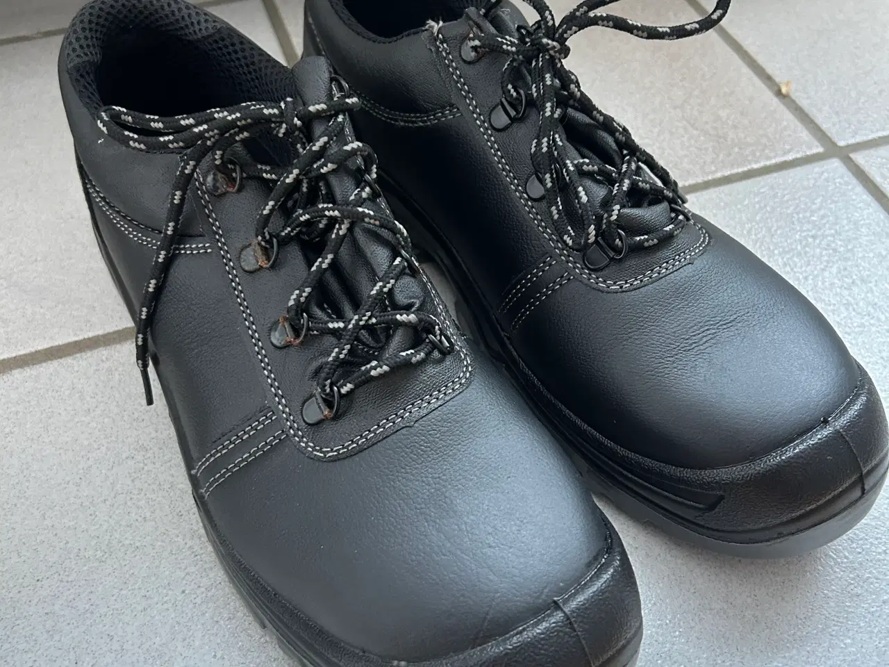 Billede 1 - Ny/ ubrugt sikkerhedssko Active Gear str.45