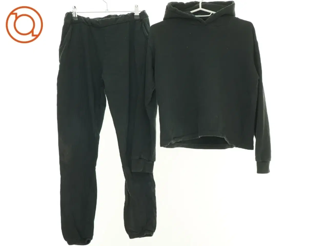 Billede 1 - Sæt træningstøj fra Basic needs (str. 158 cm)