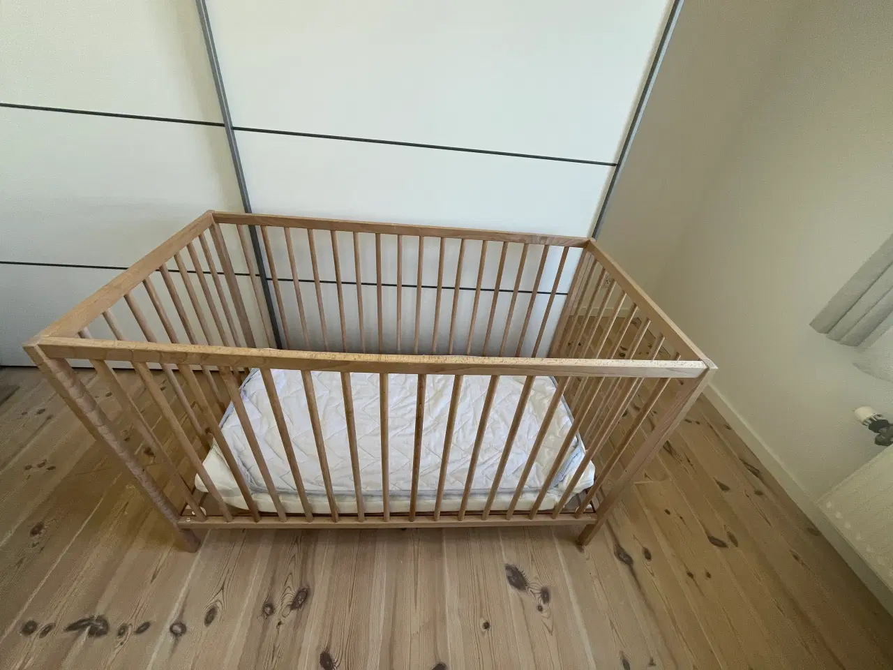 Billede 3 - Tremmeseng med madres og madresbeskytter 