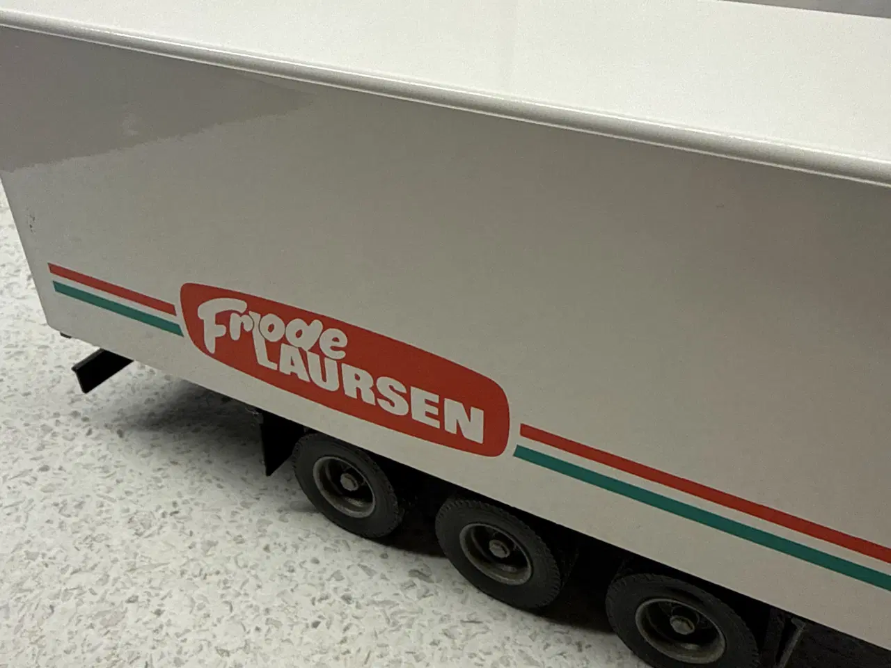 Billede 15 - Legetøjsbil - lastbil til pynt