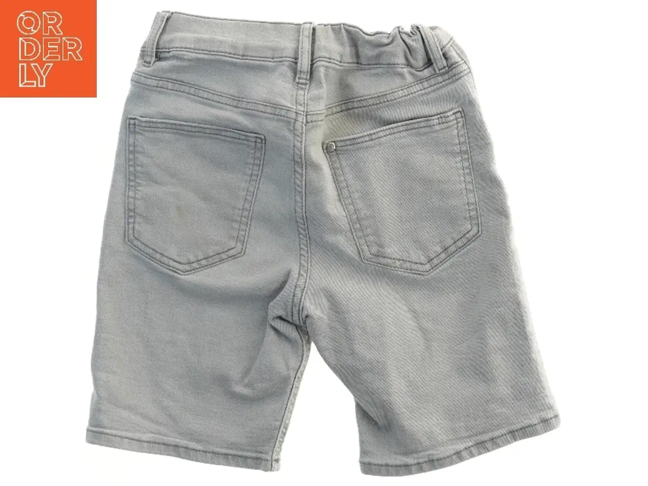 Billede 2 - Grå shorts fra H&M (str. 134)