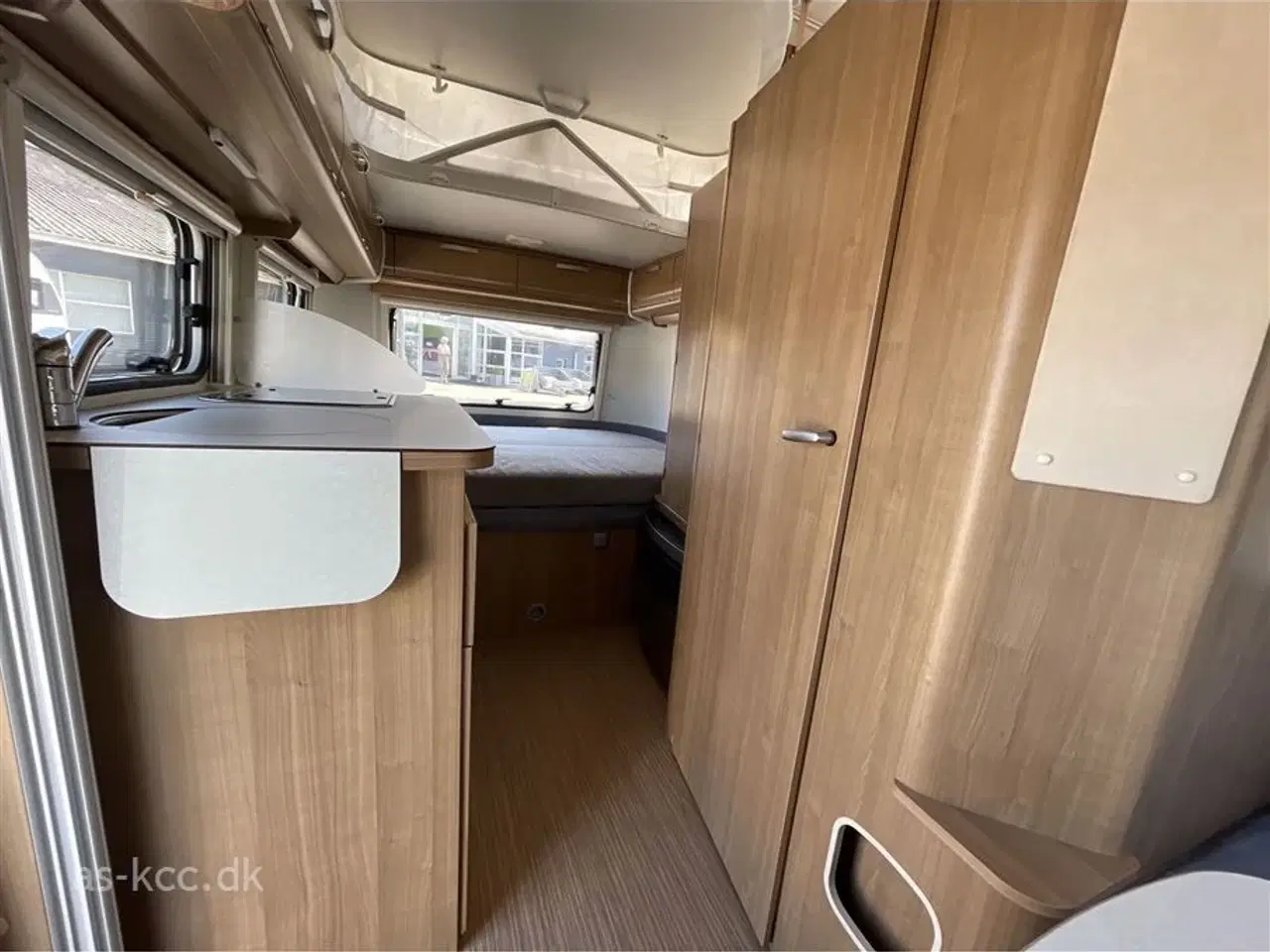 Billede 9 - 2014 - Hymer Touring 430 GT   Hymer Touring Triton 430 GT årgang 2014 3 sovepladser, 2 siddepladser, Mover, Cykelholder, Solsejl. 2 fl. 6 kg gas tomme, Reservehjul.