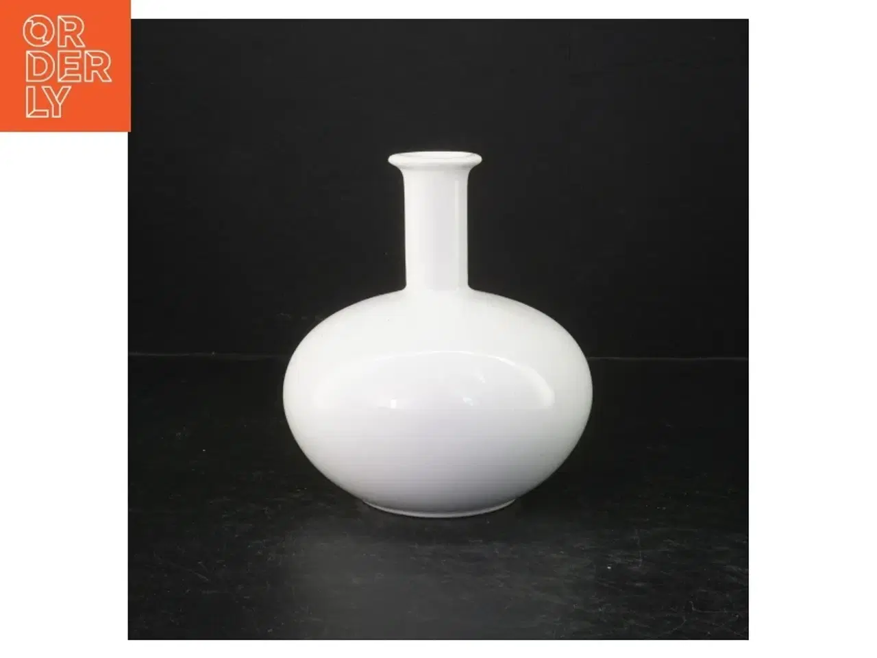 Billede 1 - Hvid keramikvase (str. 17 cm)