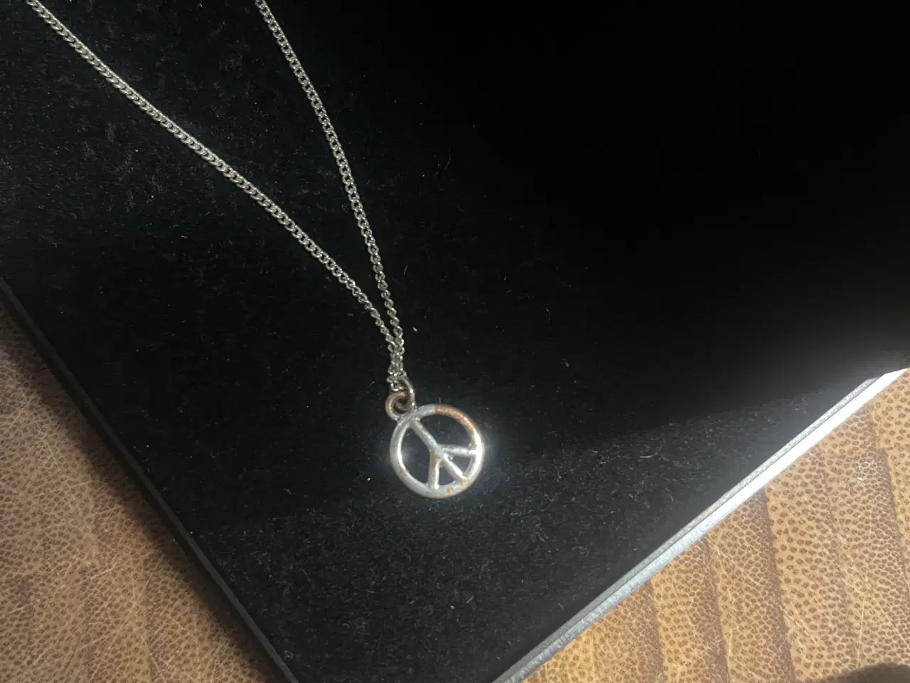 Billede 4 - Sølv halskæde med peace sign