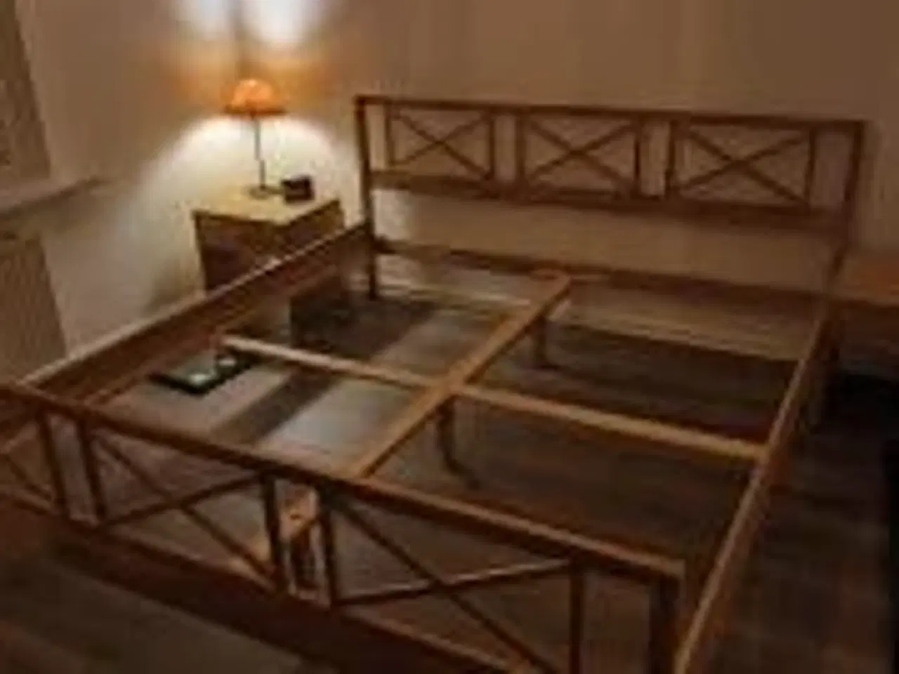 Billede 1 - Dobbelt seng med 2 sengeborde