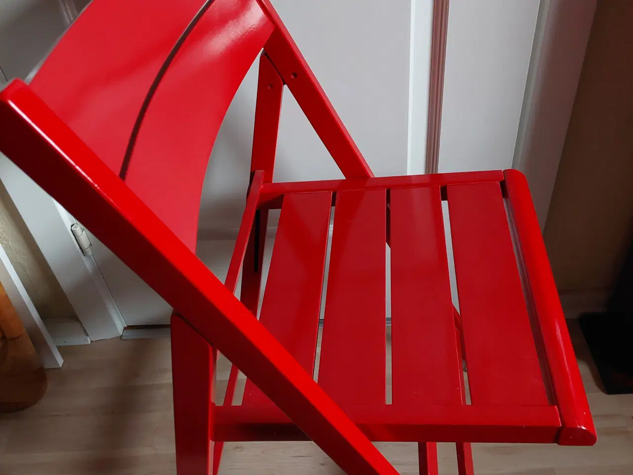 Billede 2 - Pæn Rød klapstol til Børne værelset/Kontoret